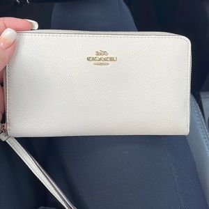 Lightly used Coach wallet🌺